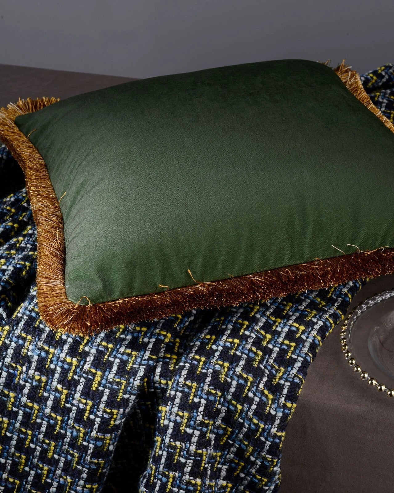 Fashion Velvet Bee Flower Cushion Cover Square Pillowcase For Sofa Bed Home